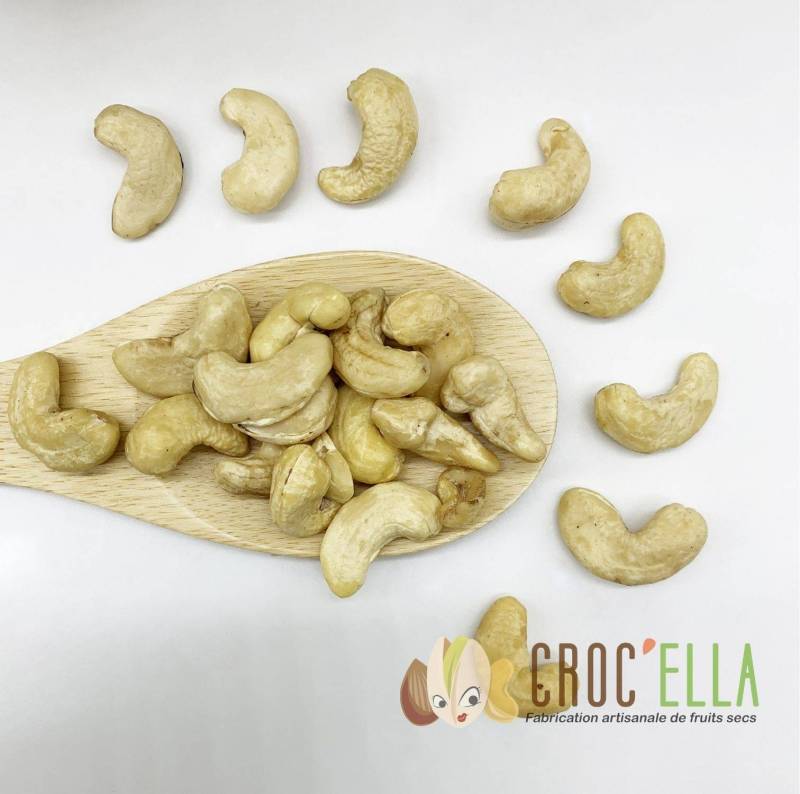 Cashew nuts W320 from Vietnam for distributor and wholesaler in France