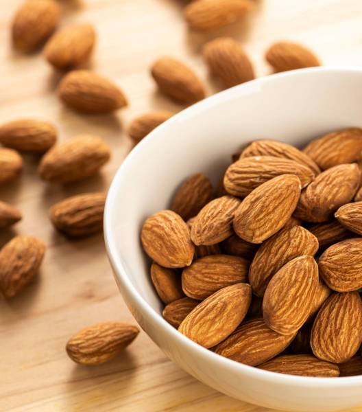 Extra largueta almonds from Spain for wholesale and distributor in France